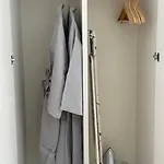 With Patio, Free Parking & Sauna! Apartman *