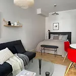With Patio, Free Parking & Sauna! Apartman Oulu