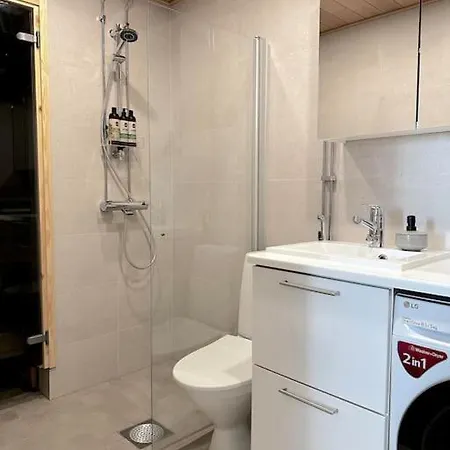 With Patio, Free Parking & Sauna! Appartamento Oulu