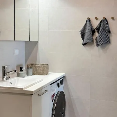 Διαμέρισμα With Patio, Free Parking & Sauna! *