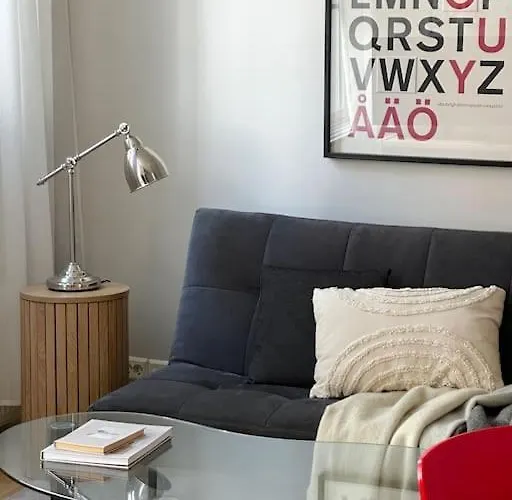 City Studio With Patio, Free Parking & Sauna!