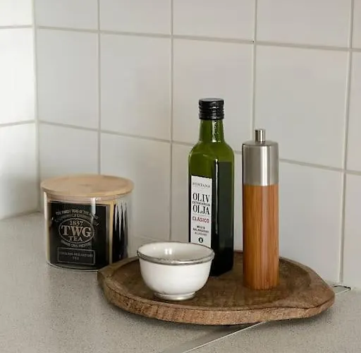 City Studio With Patio, Free Parking & Sauna! *