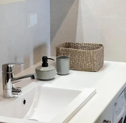 Appartement City Studio With Patio, Free Parking & Sauna!